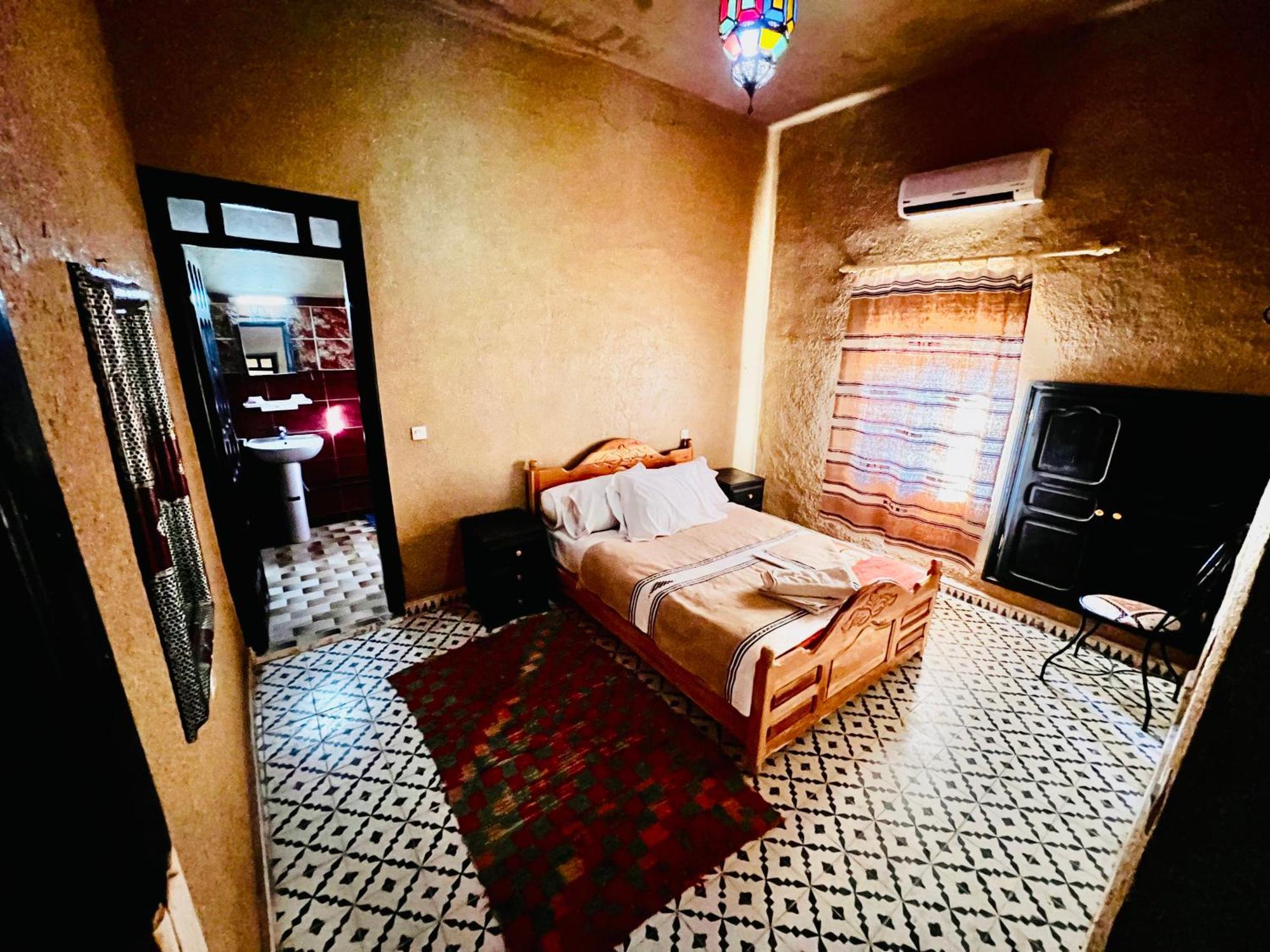 Hotel Camping Les Roses Des Dunes & Piscine Merzouga Esterno foto