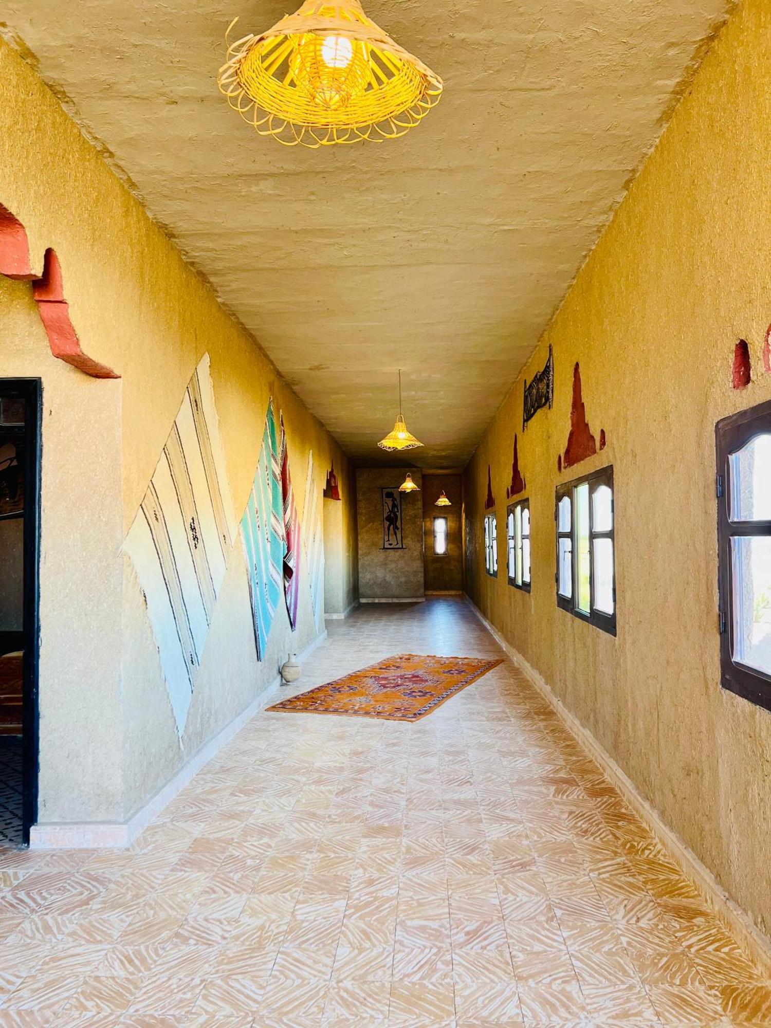 Hotel Camping Les Roses Des Dunes & Piscine Merzouga Esterno foto