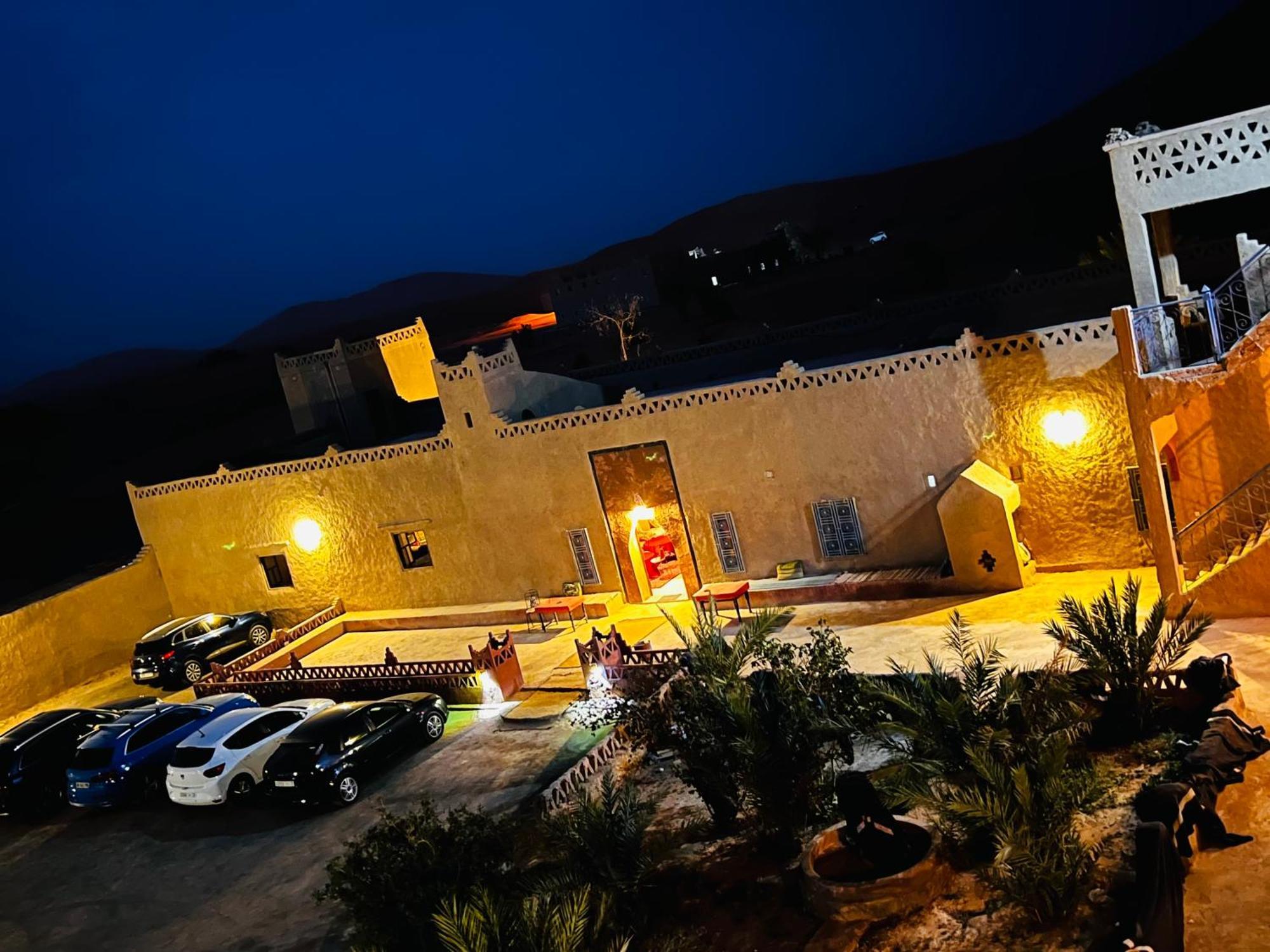 Hotel Camping Les Roses Des Dunes & Piscine Merzouga Esterno foto