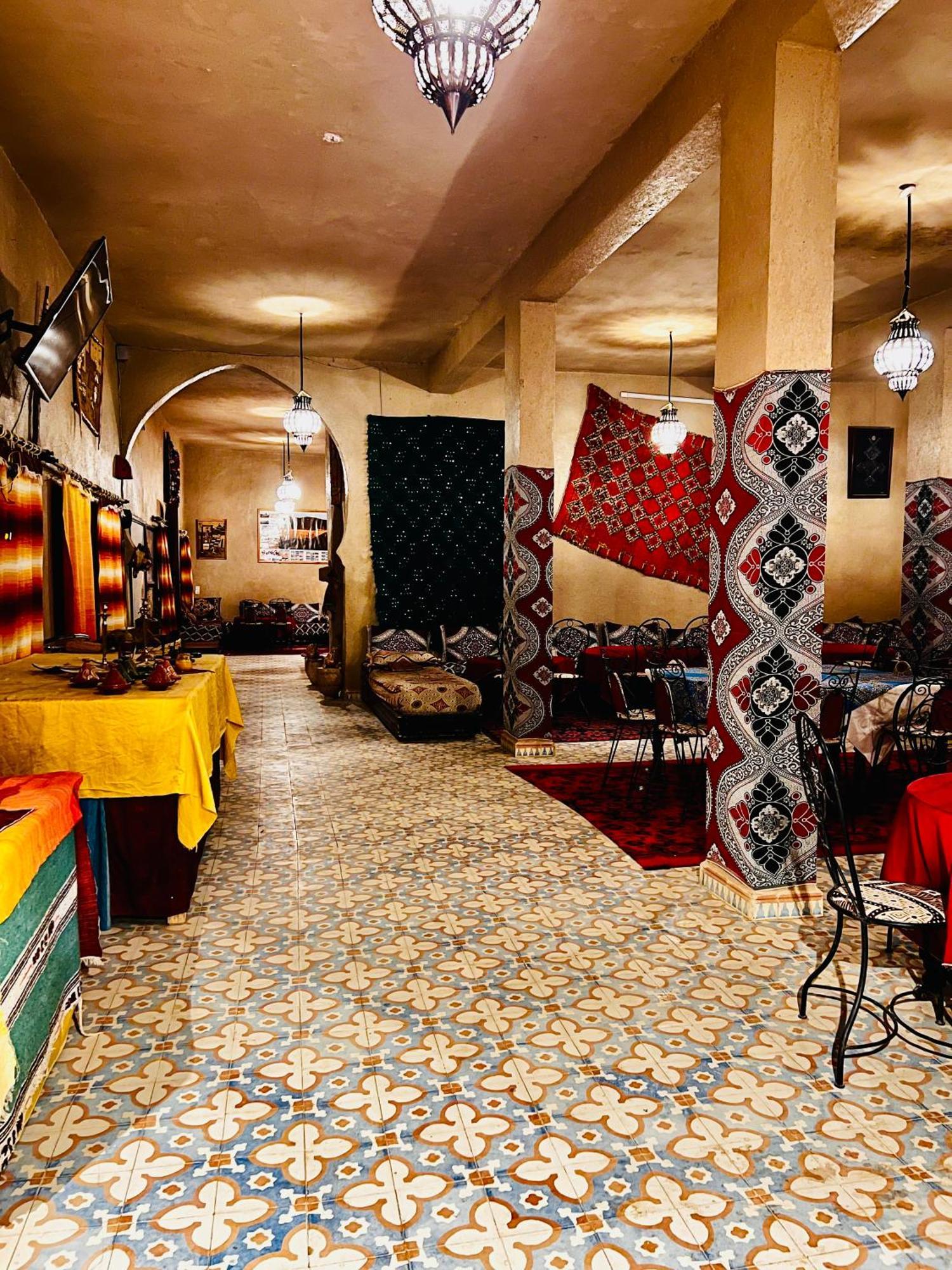 Hotel Camping Les Roses Des Dunes & Piscine Merzouga Esterno foto