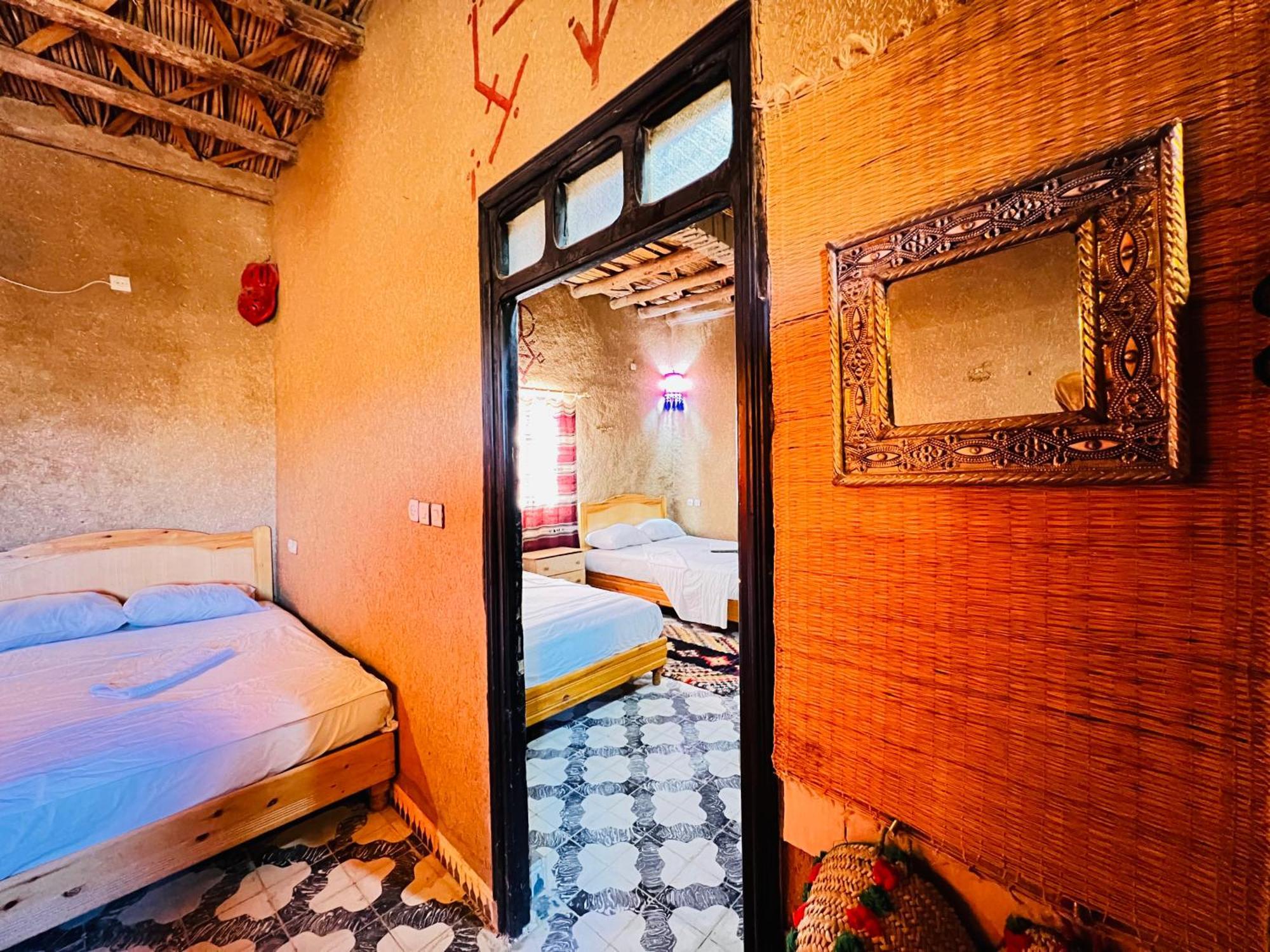 Hotel Camping Les Roses Des Dunes & Piscine Merzouga Esterno foto
