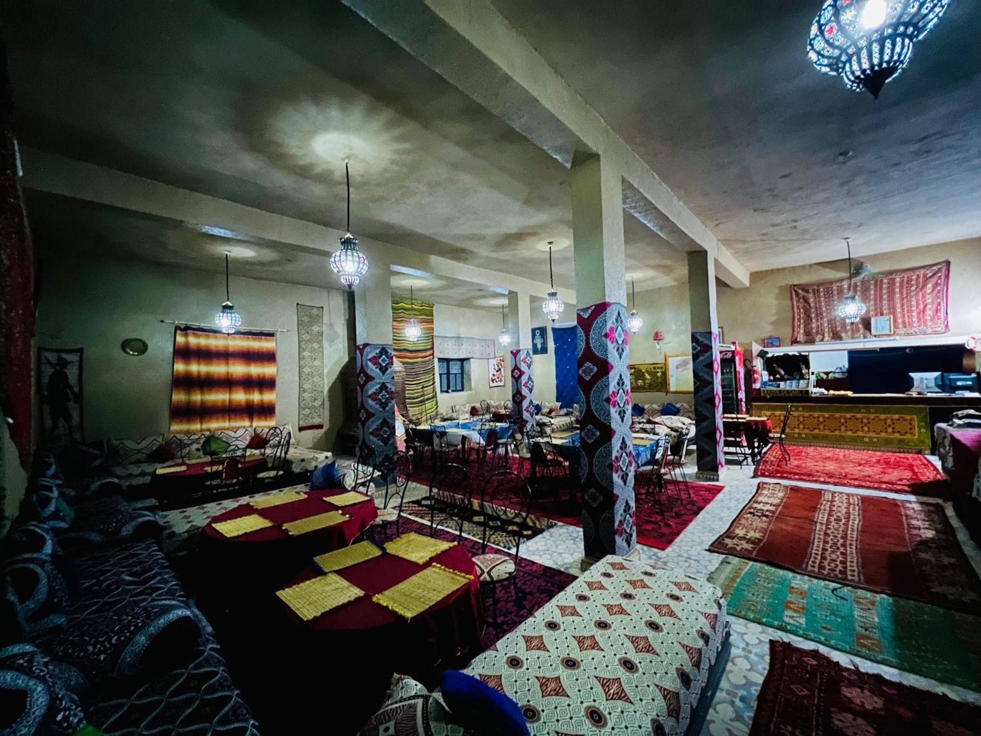 Hotel Camping Les Roses Des Dunes & Piscine Merzouga Esterno foto