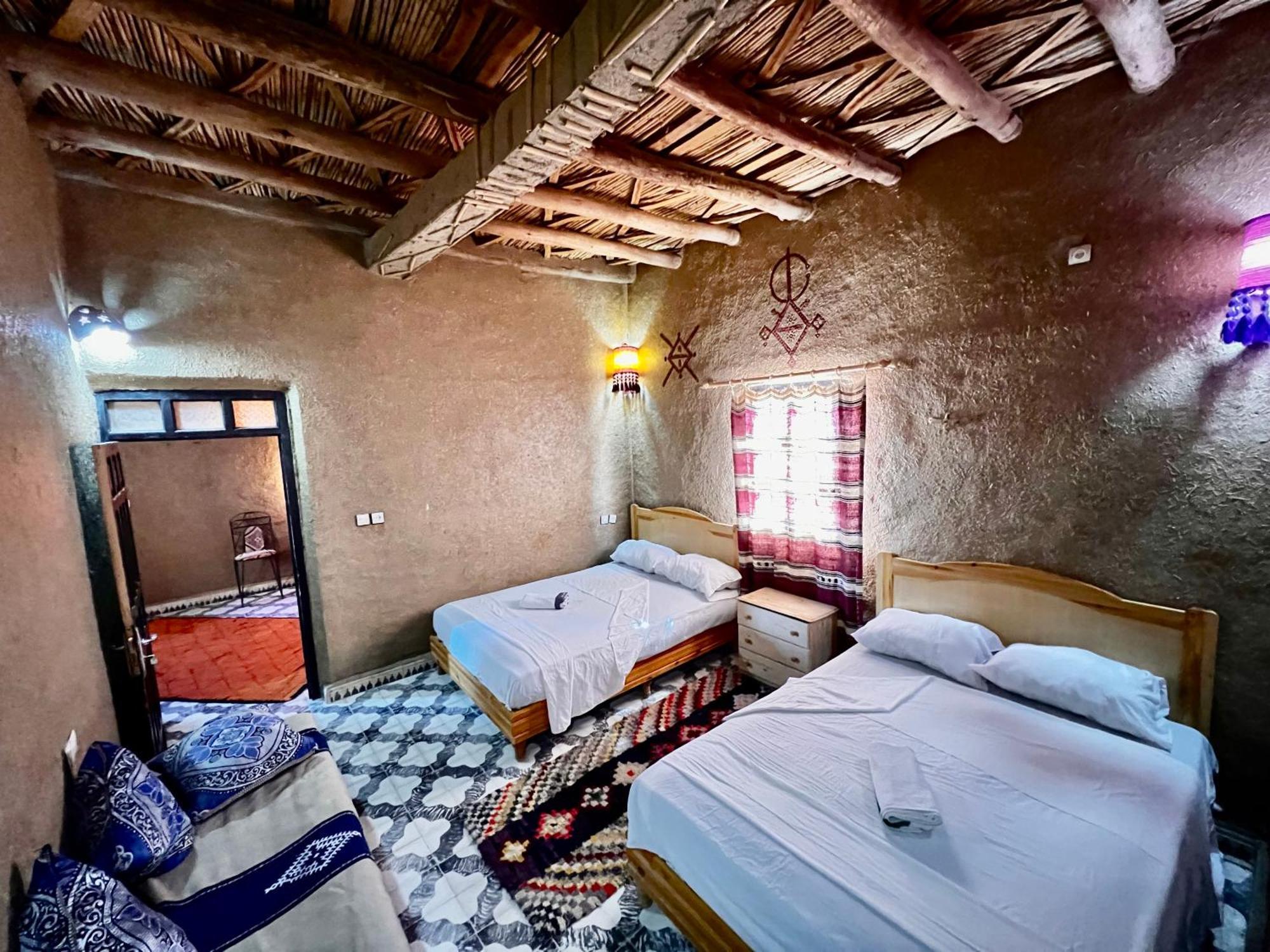Hotel Camping Les Roses Des Dunes & Piscine Merzouga Esterno foto