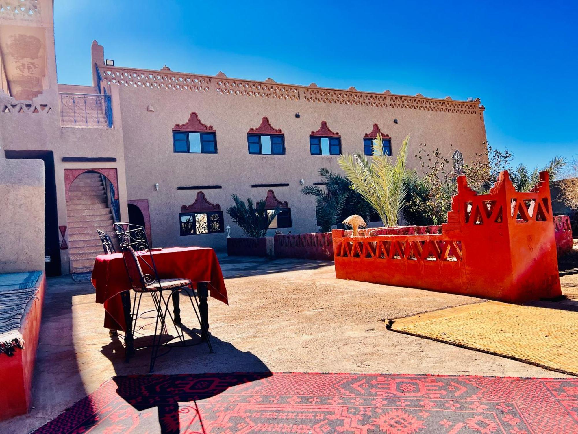 Hotel Camping Les Roses Des Dunes & Piscine Merzouga Esterno foto