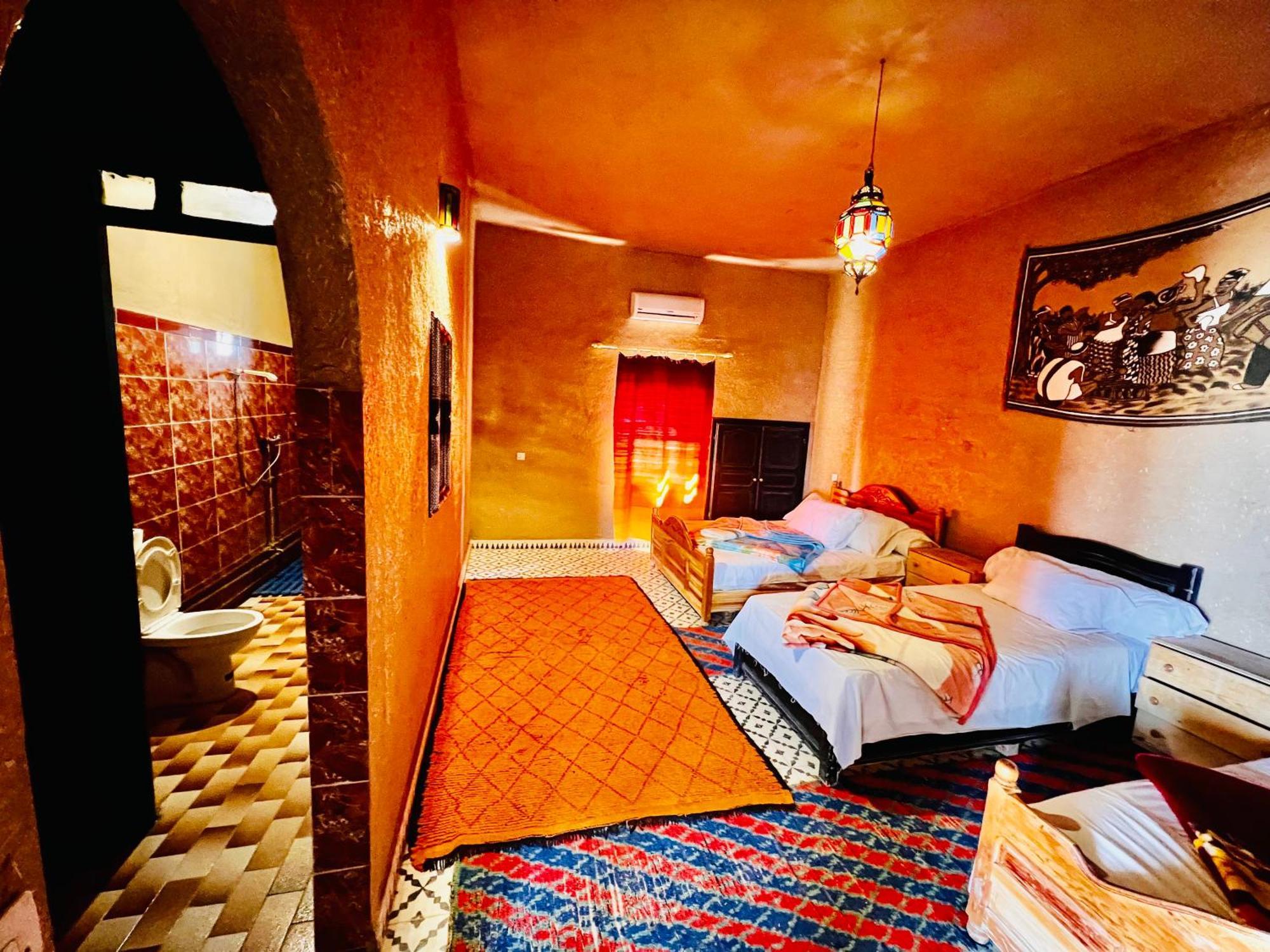 Hotel Camping Les Roses Des Dunes & Piscine Merzouga Esterno foto