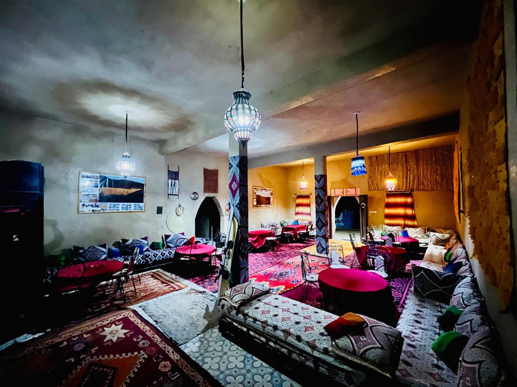 Hotel Camping Les Roses Des Dunes & Piscine Merzouga Esterno foto