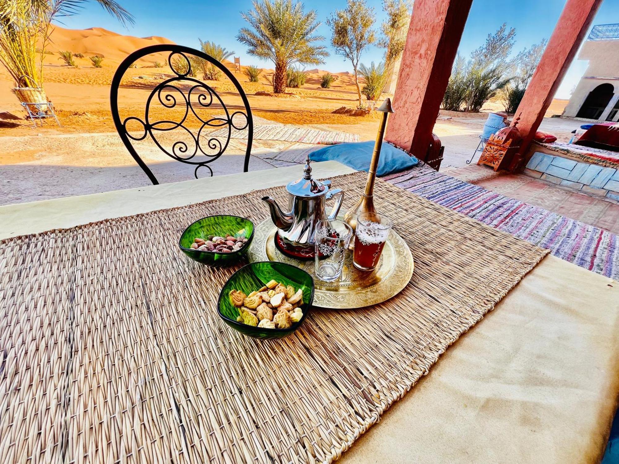 Hotel Camping Les Roses Des Dunes & Piscine Merzouga Esterno foto