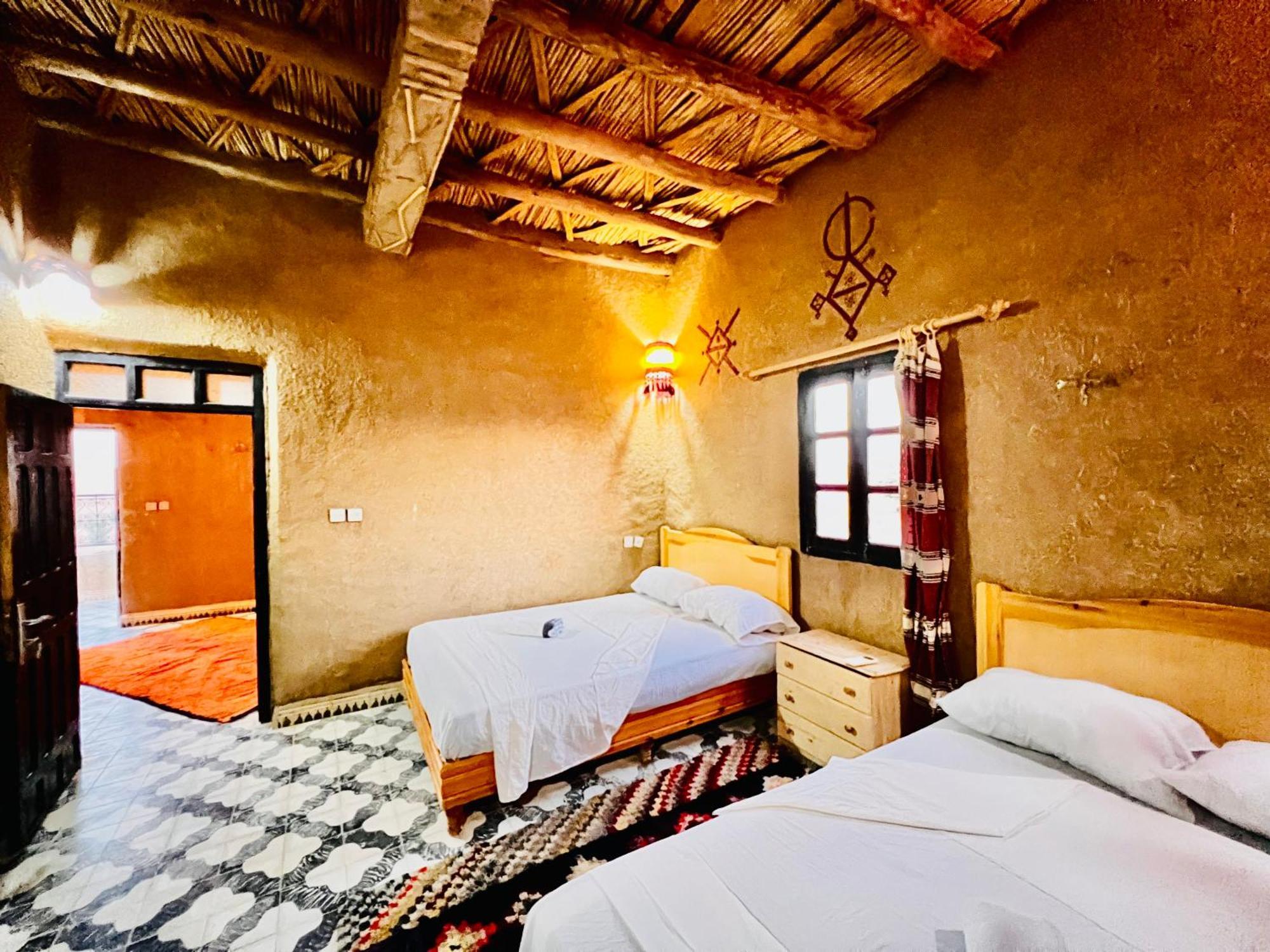 Hotel Camping Les Roses Des Dunes & Piscine Merzouga Esterno foto