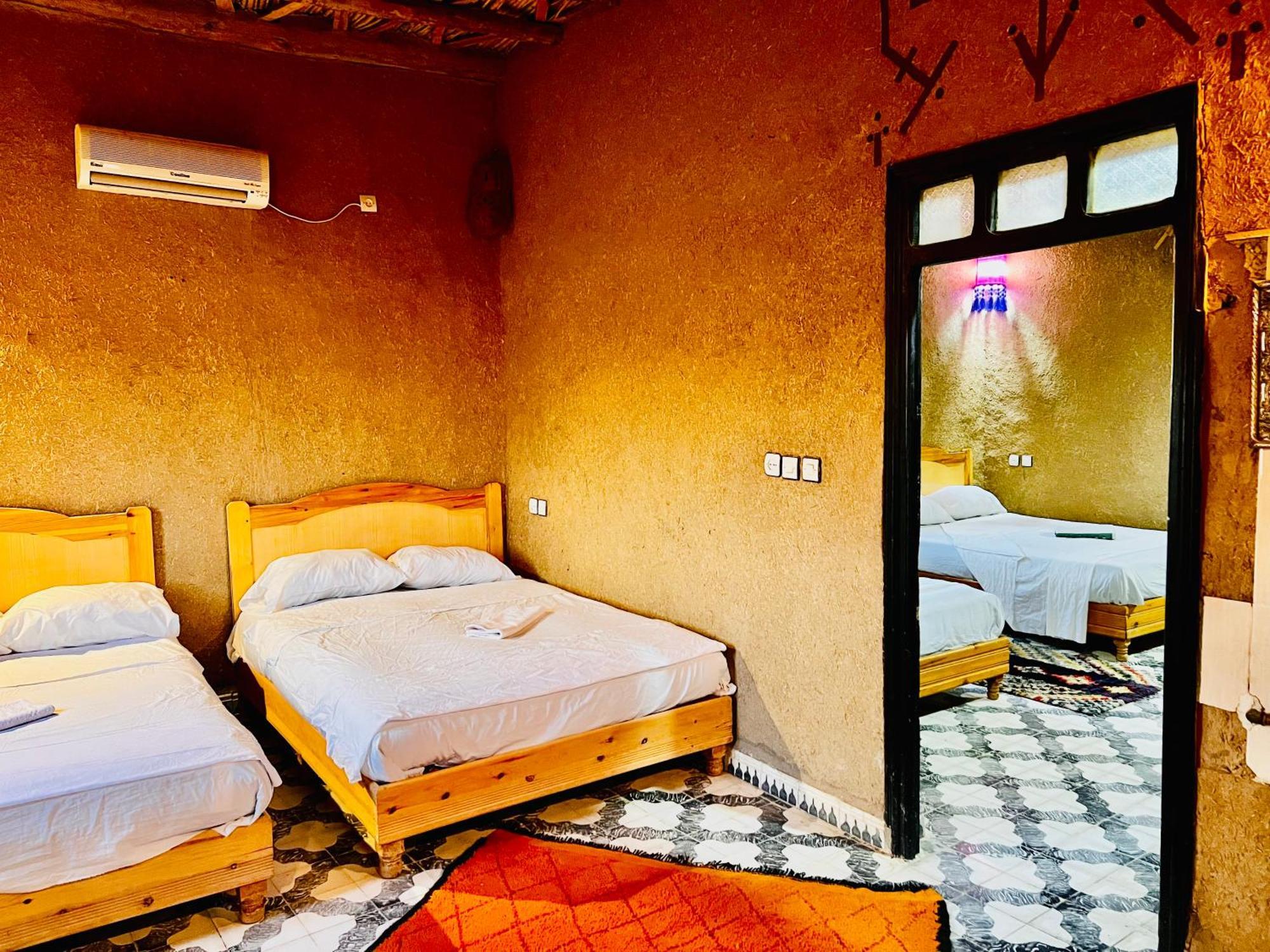 Hotel Camping Les Roses Des Dunes & Piscine Merzouga Esterno foto