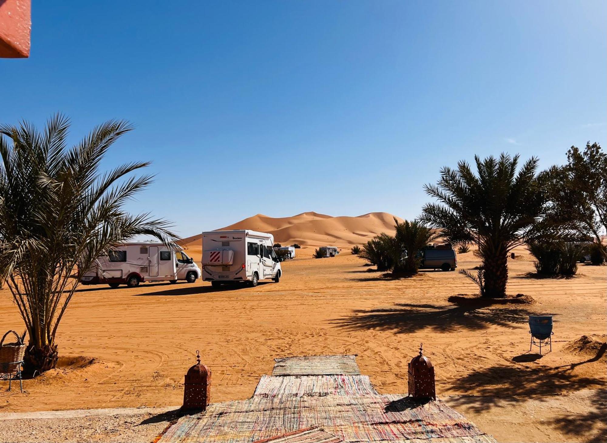 Hotel Camping Les Roses Des Dunes & Piscine Merzouga Esterno foto