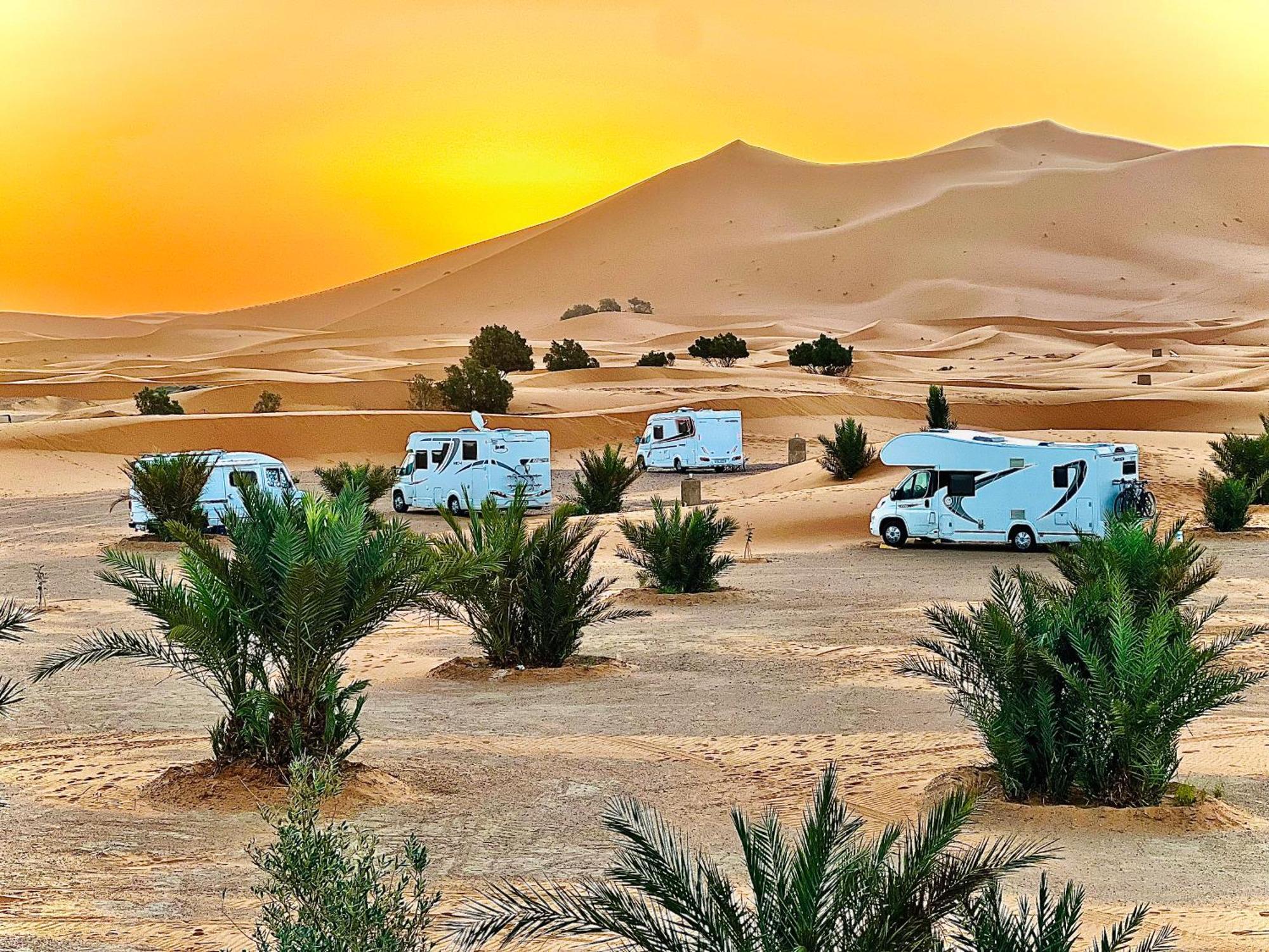 Hotel Camping Les Roses Des Dunes & Piscine Merzouga Esterno foto