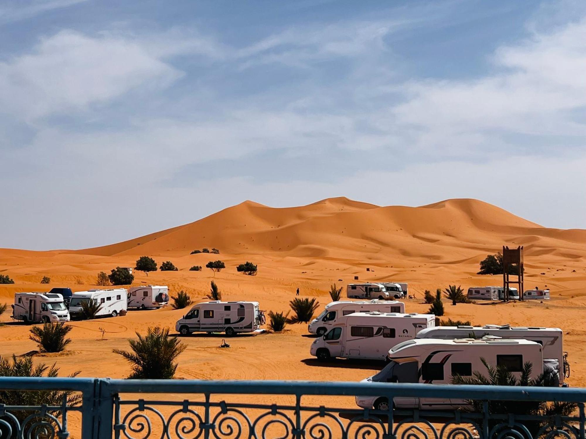 Hotel Camping Les Roses Des Dunes & Piscine Merzouga Esterno foto
