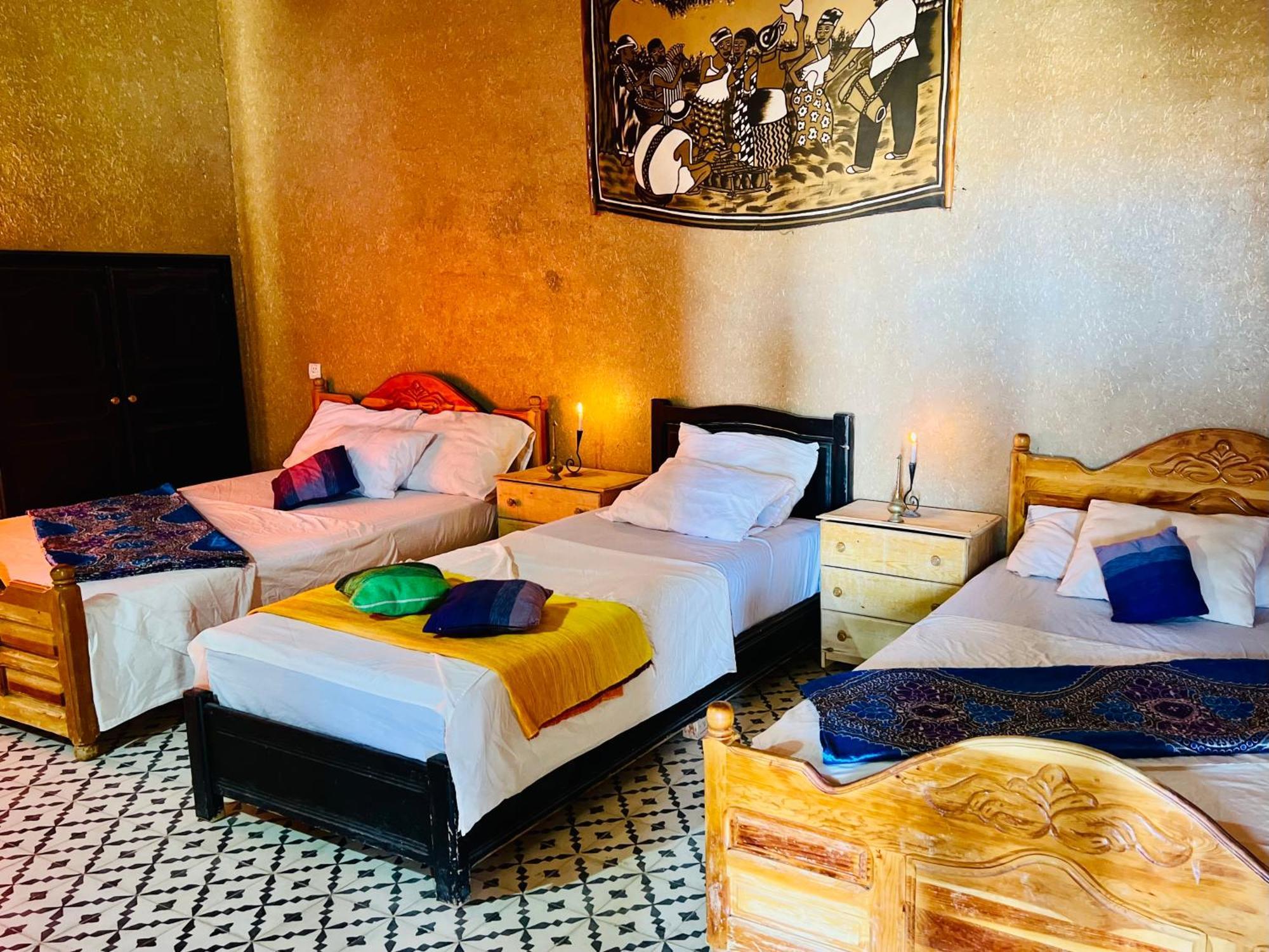Hotel Camping Les Roses Des Dunes & Piscine Merzouga Esterno foto