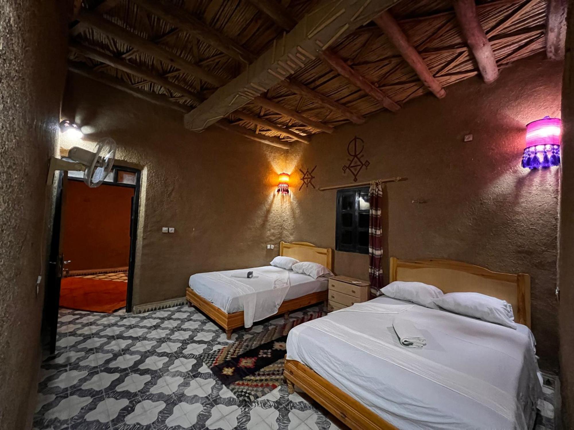Hotel Camping Les Roses Des Dunes & Piscine Merzouga Esterno foto
