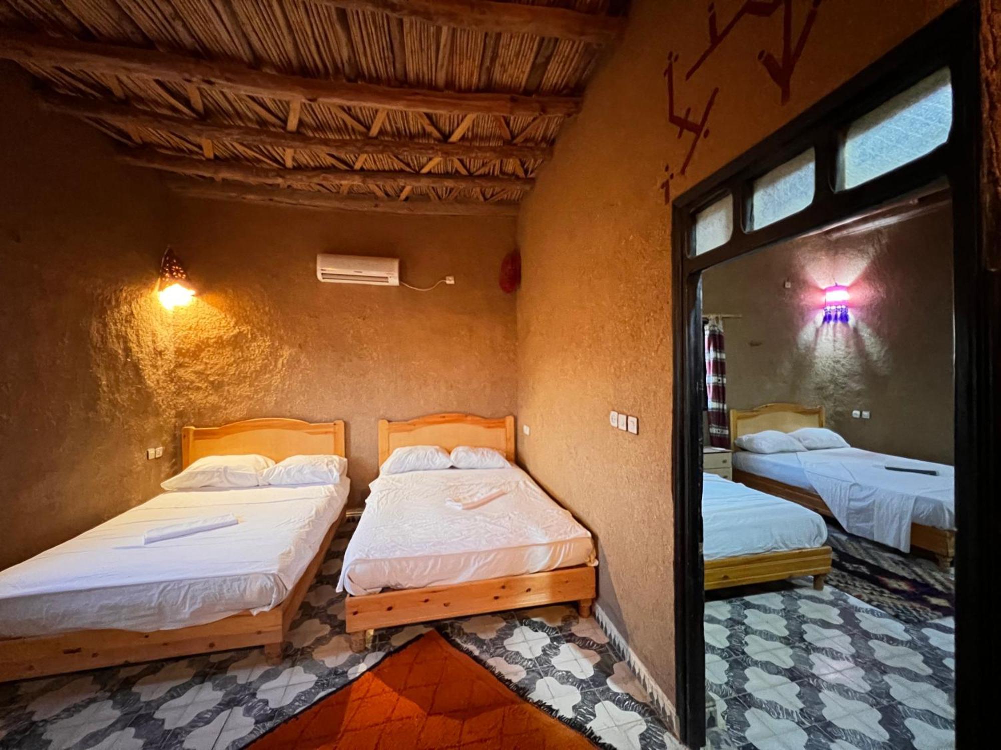 Hotel Camping Les Roses Des Dunes & Piscine Merzouga Esterno foto