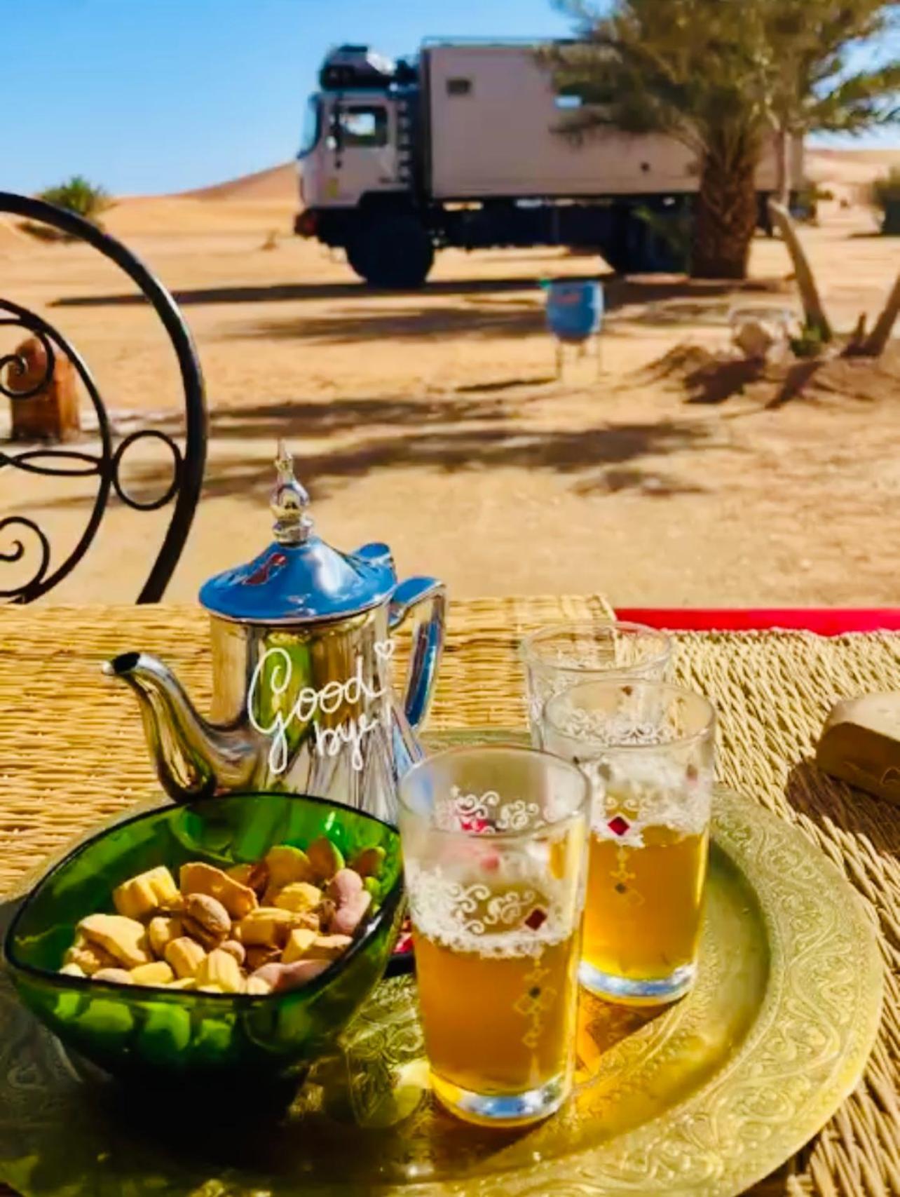 Hotel Camping Les Roses Des Dunes & Piscine Merzouga Esterno foto