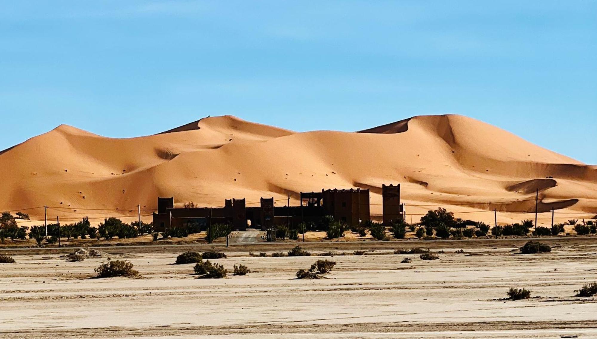 Hotel Camping Les Roses Des Dunes & Piscine Merzouga Esterno foto