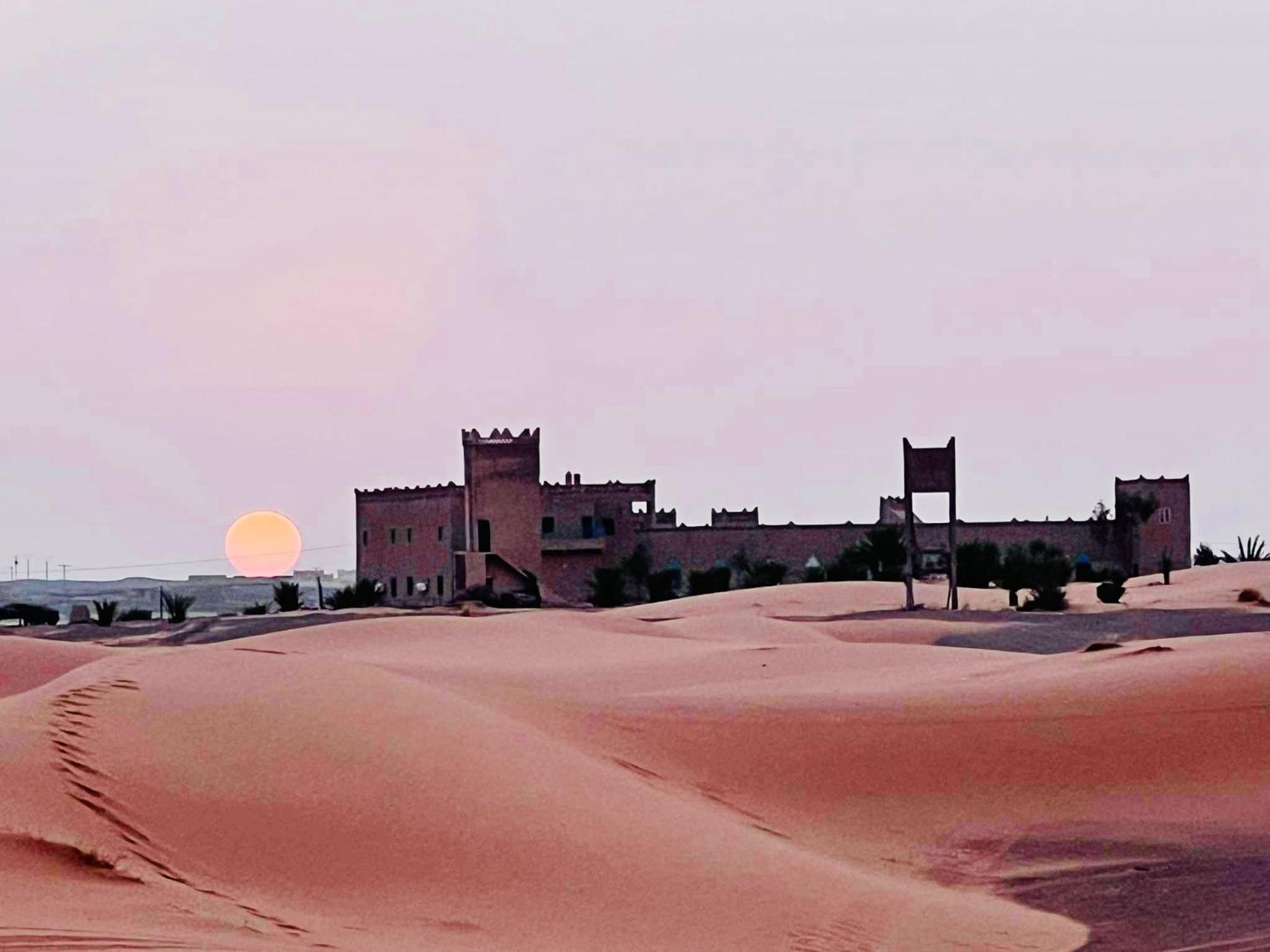 Hotel Camping Les Roses Des Dunes & Piscine Merzouga Esterno foto