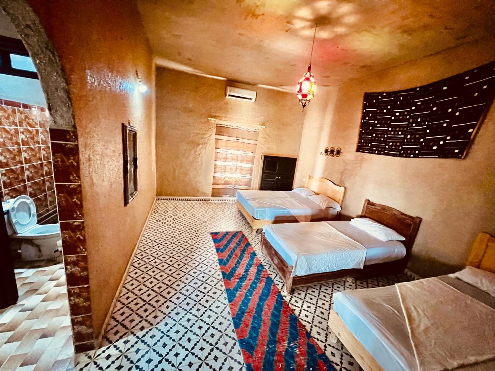 Hotel Camping Les Roses Des Dunes & Piscine Merzouga Esterno foto