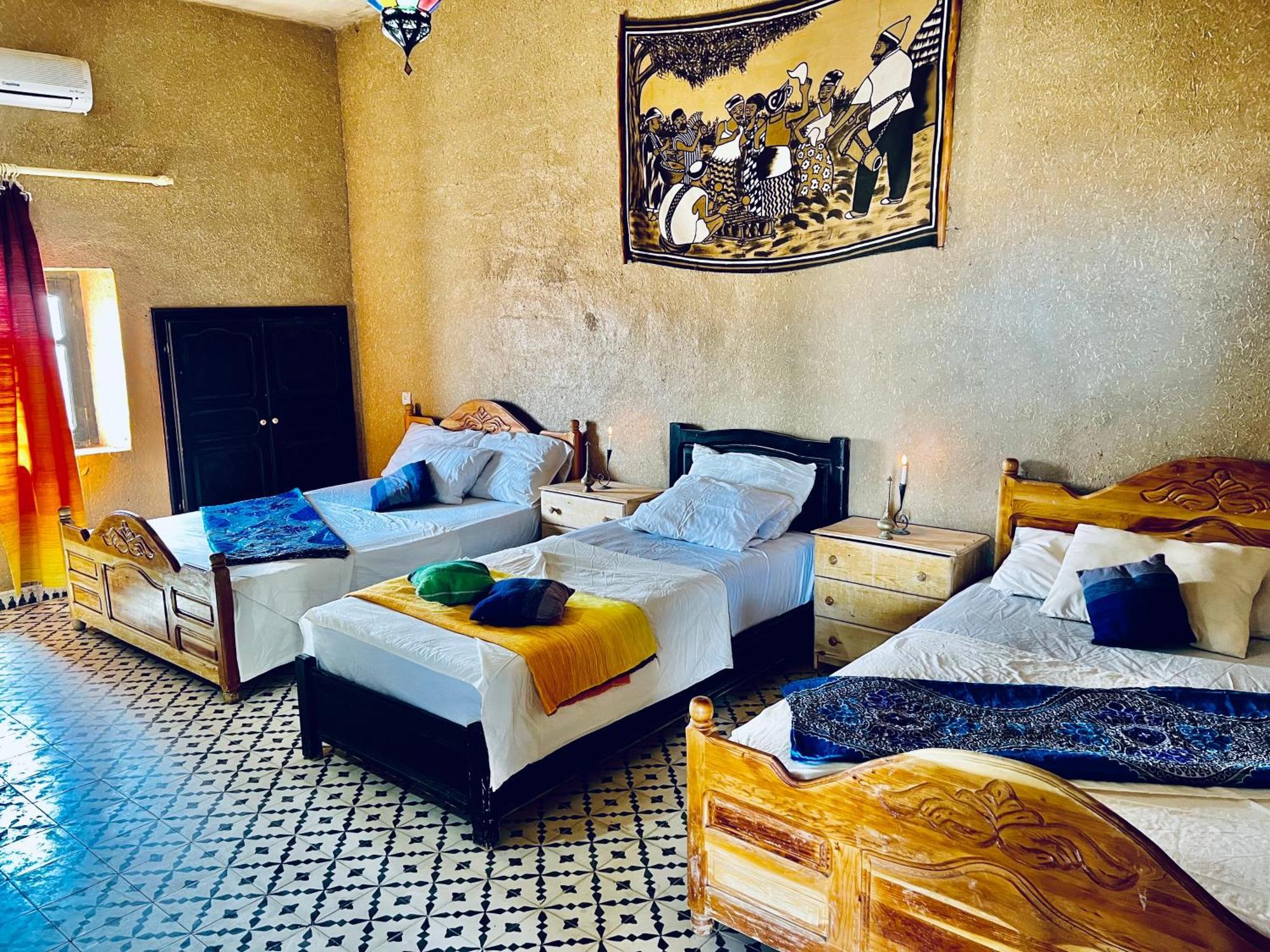 Hotel Camping Les Roses Des Dunes & Piscine Merzouga Esterno foto