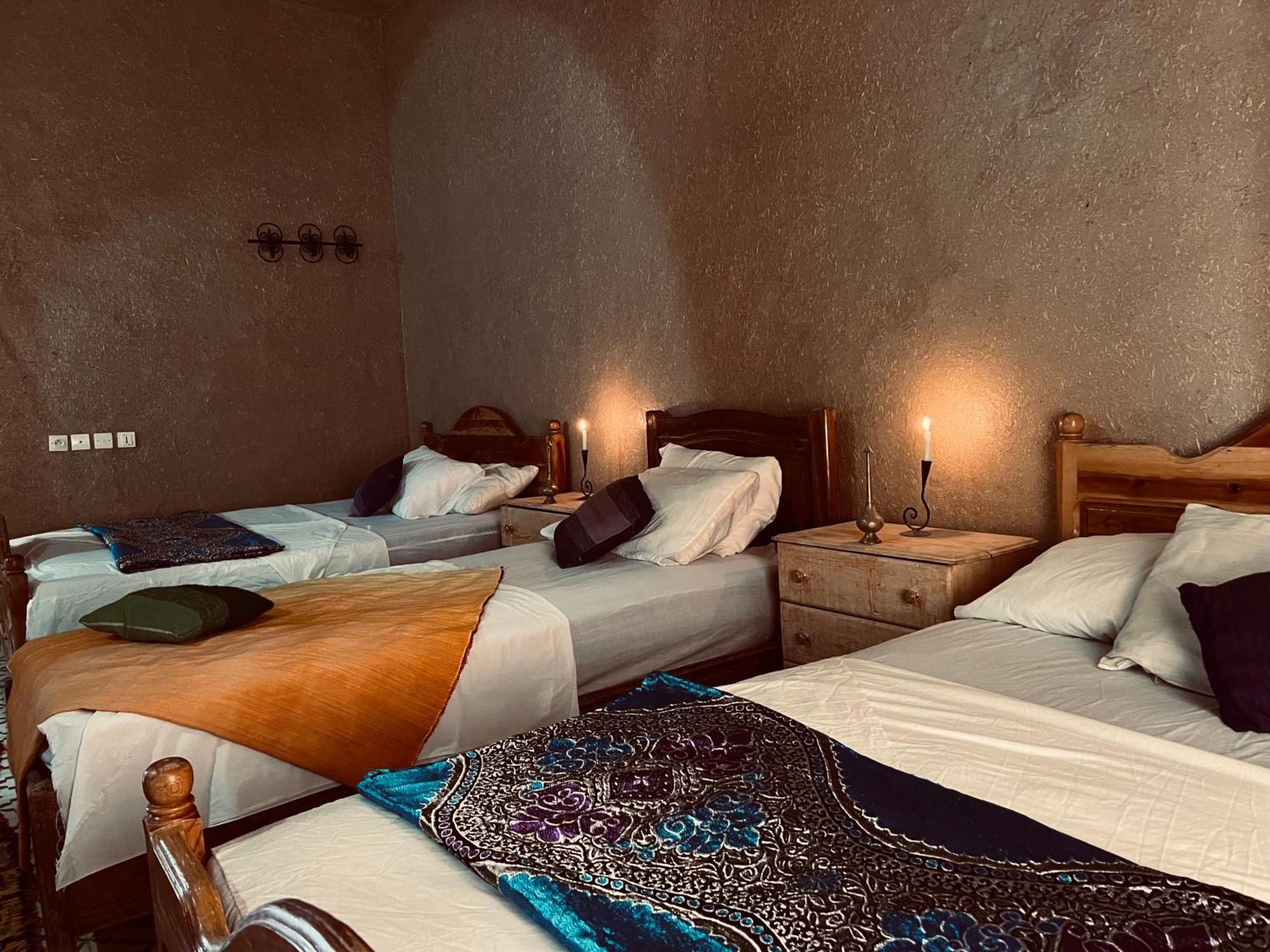 Hotel Camping Les Roses Des Dunes & Piscine Merzouga Esterno foto