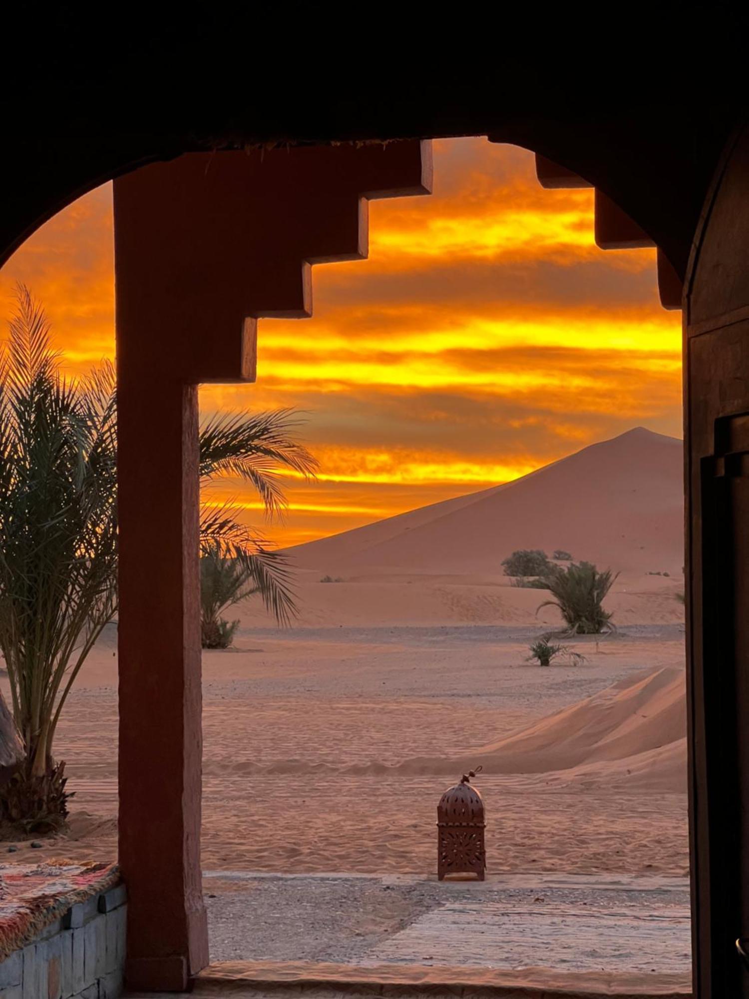 Hotel Camping Les Roses Des Dunes & Piscine Merzouga Esterno foto