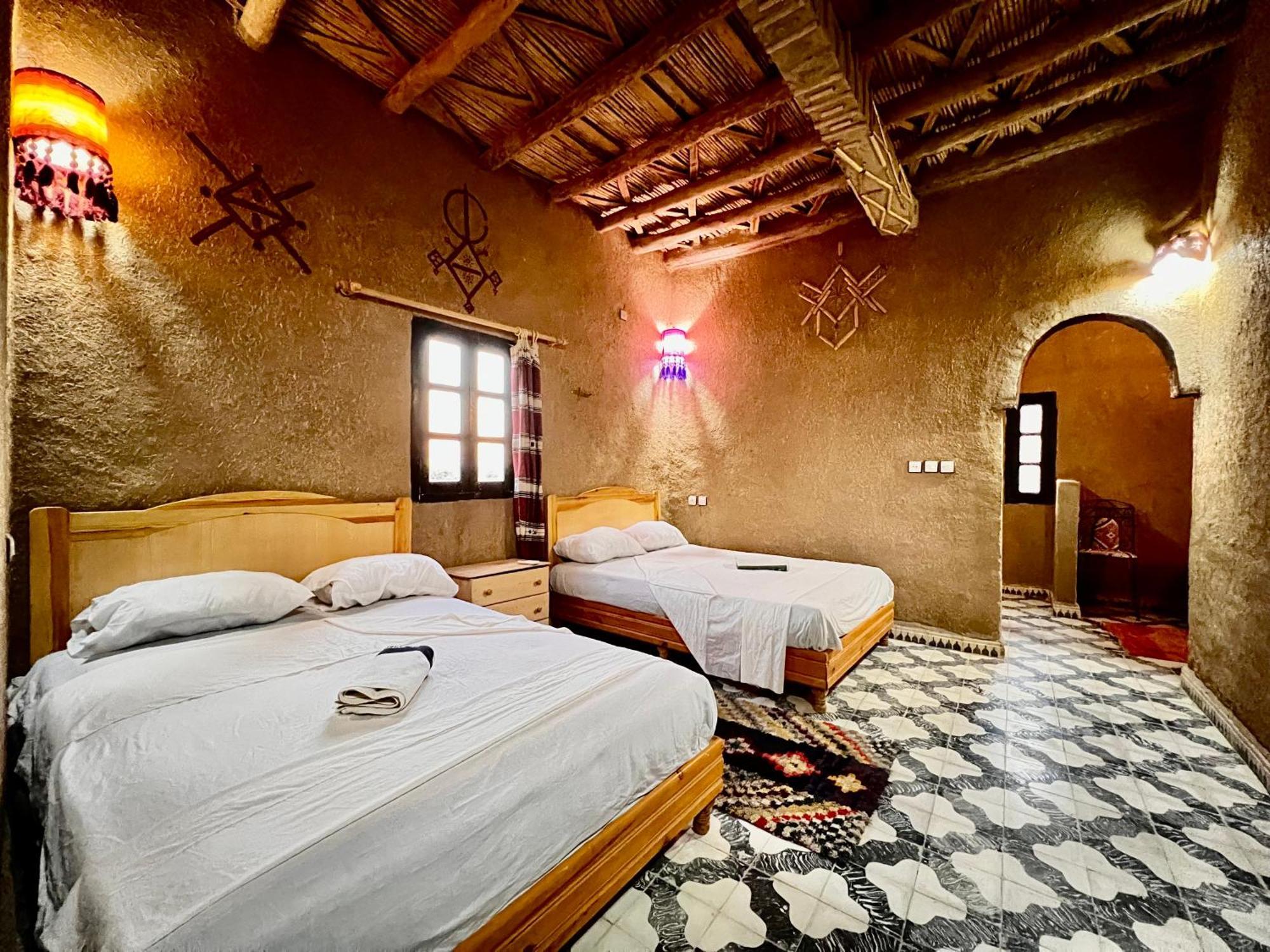 Hotel Camping Les Roses Des Dunes & Piscine Merzouga Esterno foto