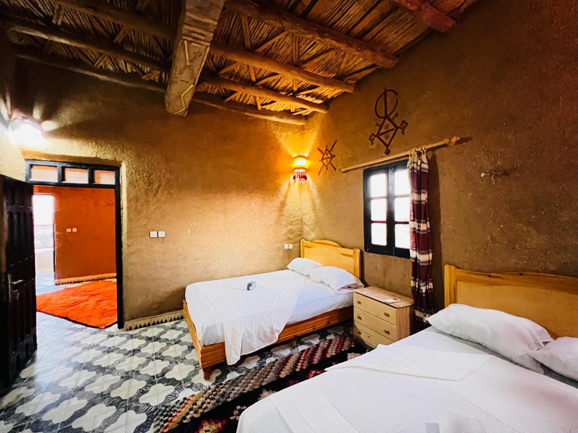 Hotel Camping Les Roses Des Dunes & Piscine Merzouga Esterno foto