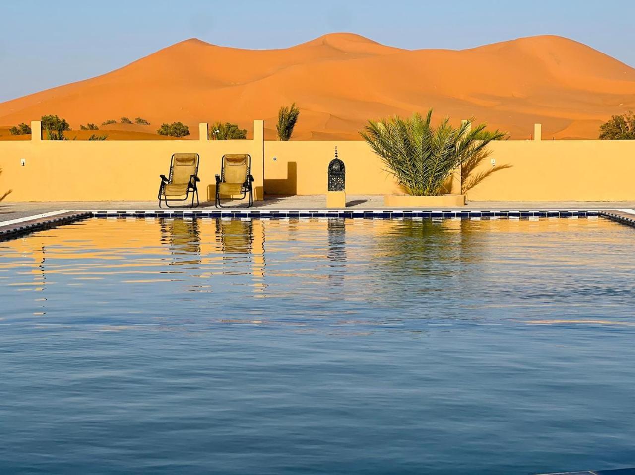 Hotel Camping Les Roses Des Dunes & Piscine Merzouga Esterno foto