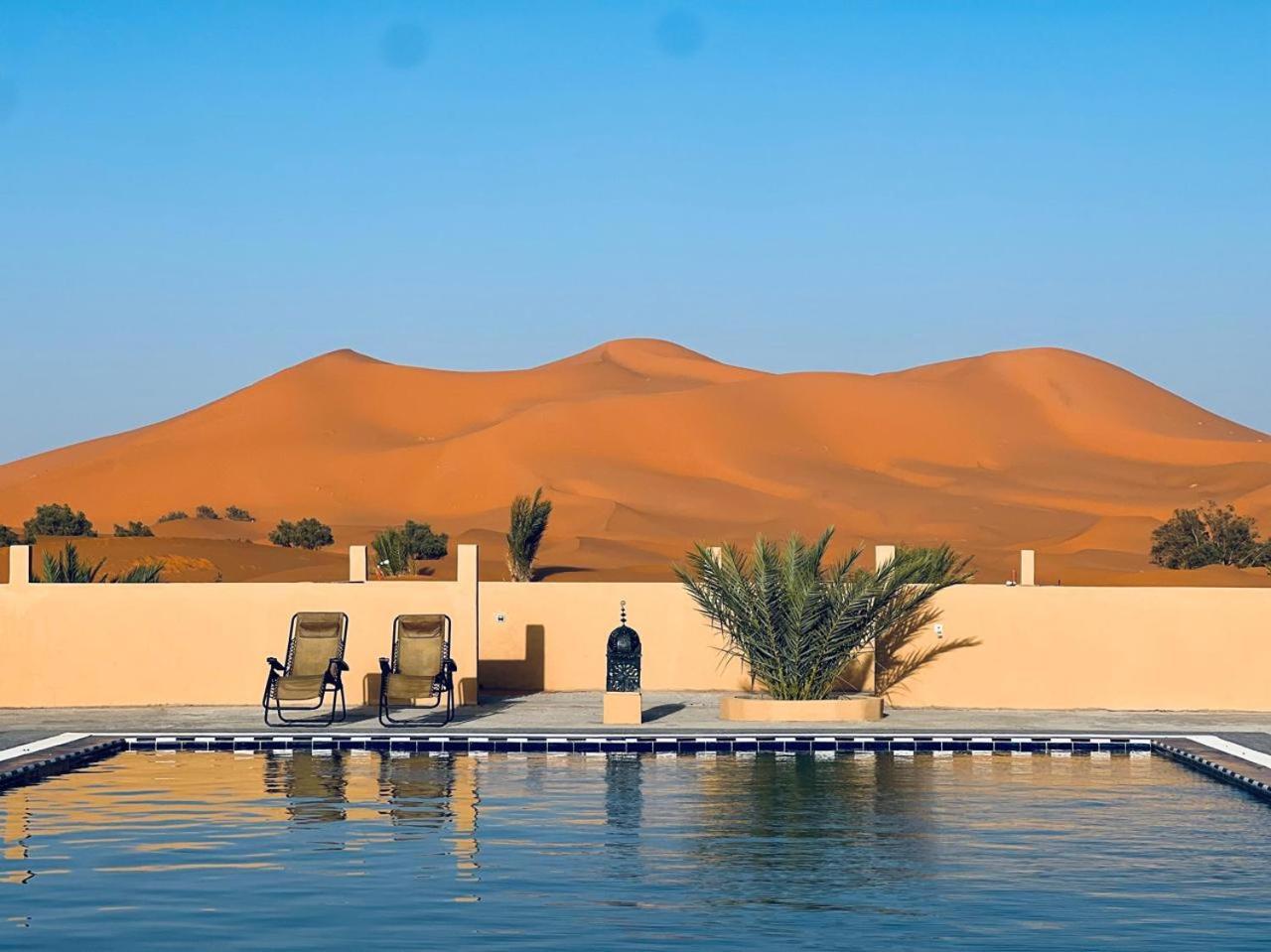 Hotel Camping Les Roses Des Dunes & Piscine Merzouga Esterno foto