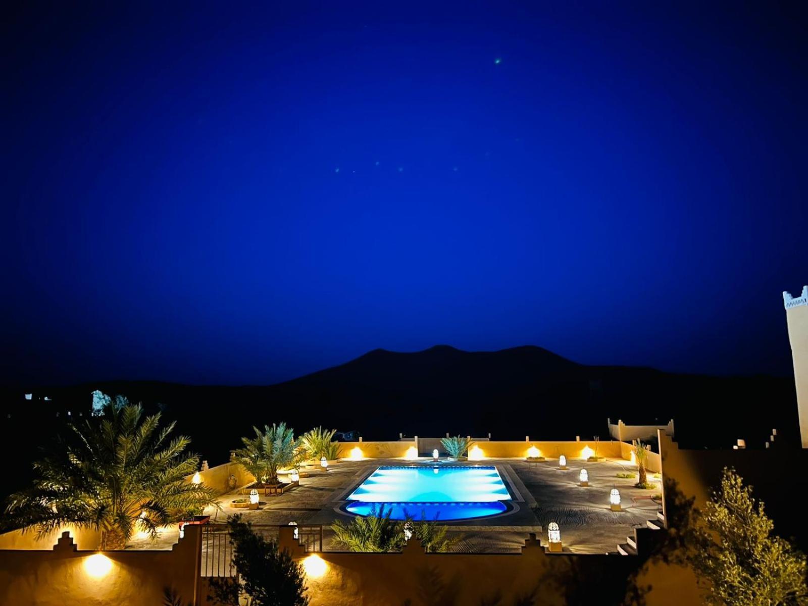 Hotel Camping Les Roses Des Dunes & Piscine Merzouga Esterno foto